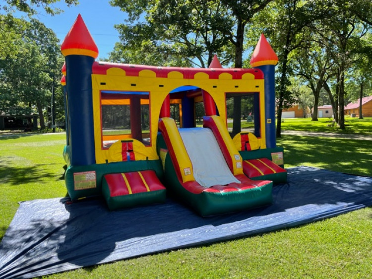 EXTRA LARGE CASTLE BOUNCE HOUSE